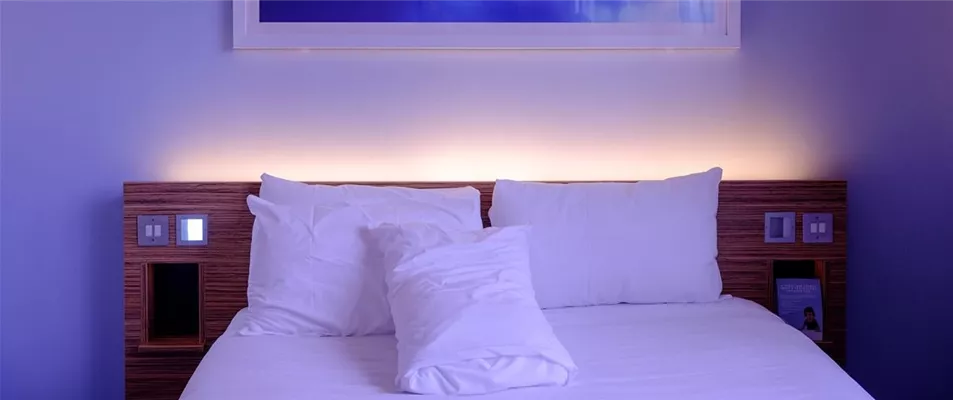 bedroom-g614735c46_1920.jpg