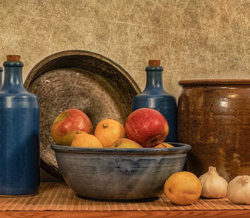 Keramik_Flaschen_Tisch_Bild von Michi auf Pixabay.jpg