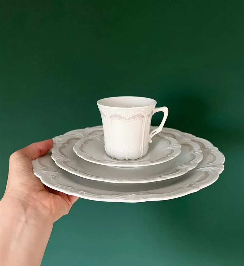 Tassen_Unterteller_Porzelan_Bild von Liudmyla Nytsyk auf Pixabay.jpg