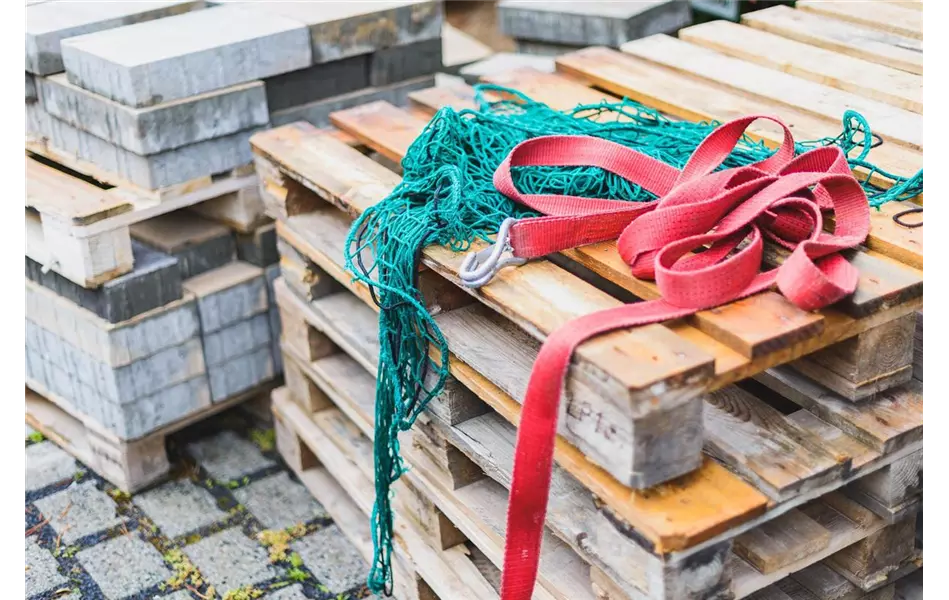 Paletten_Zurrgurte_Transport_Bild von René Bittner auf Pixabay.jpg